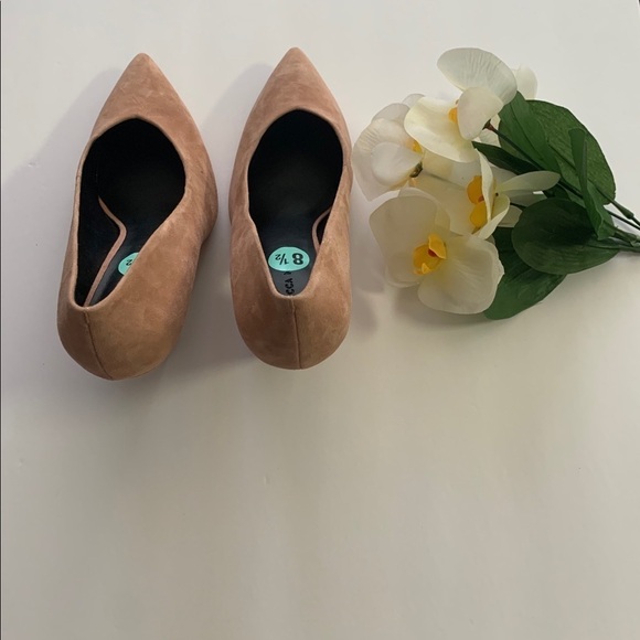 New Rebecca Minkoff Zuria Heel in Blush Suede 8.5 - Picture 4 of 10